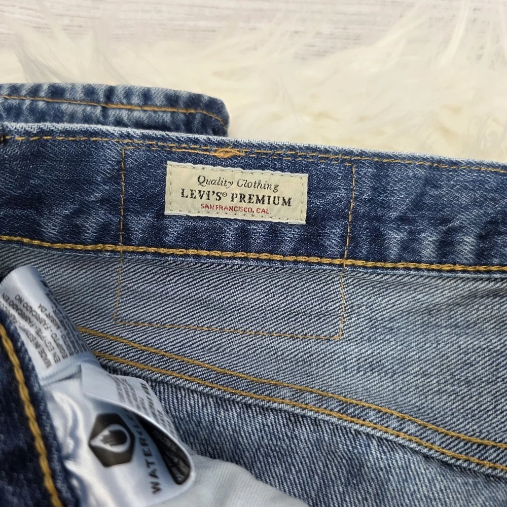 Levis 501 Original Fit Medium Wash Straight Leg Men's Jeans
